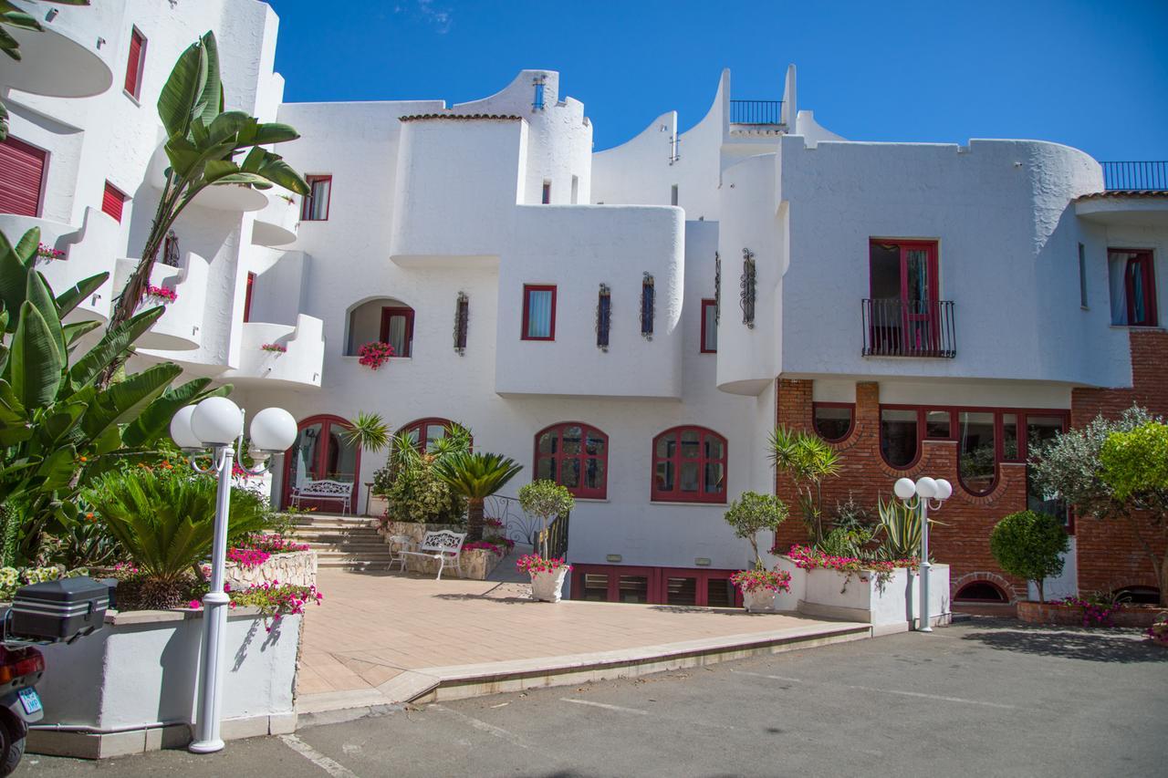 גיארדיני נאקסוס Assinos Palace Hotel מראה חיצוני תמונה