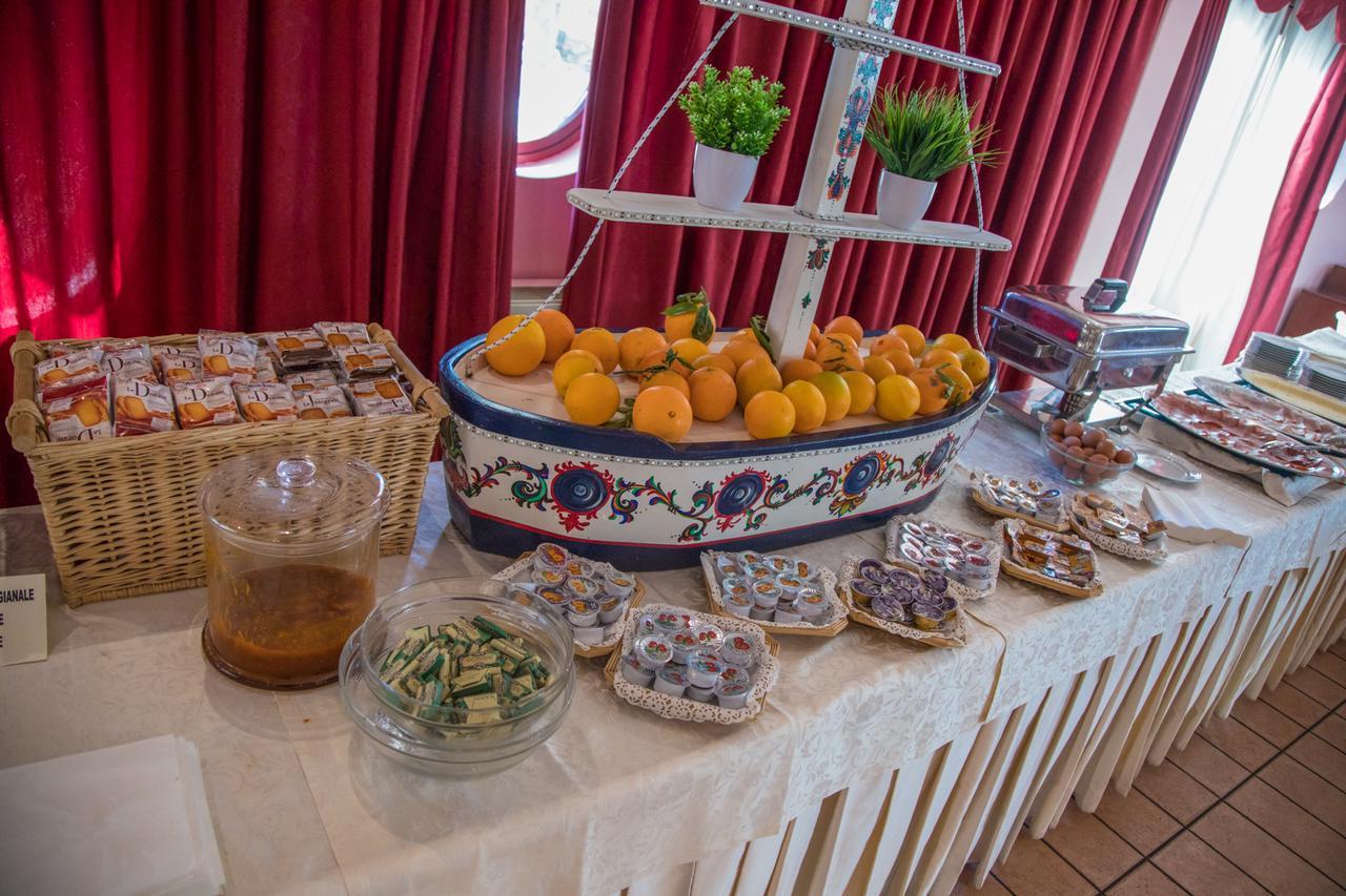 גיארדיני נאקסוס Assinos Palace Hotel מראה חיצוני תמונה