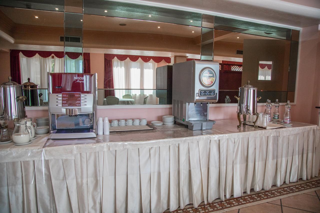 גיארדיני נאקסוס Assinos Palace Hotel מראה חיצוני תמונה
