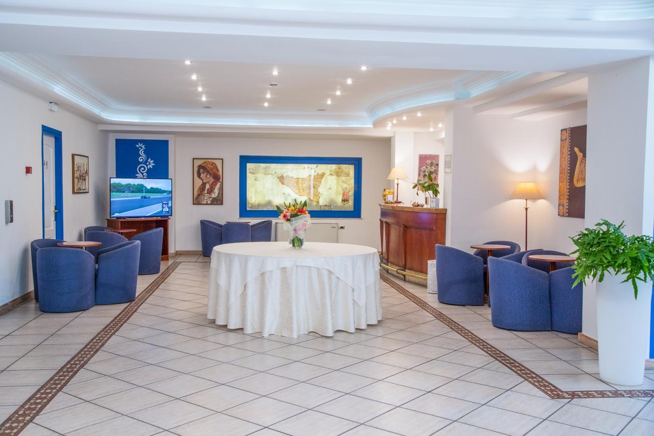 גיארדיני נאקסוס Assinos Palace Hotel מראה חיצוני תמונה