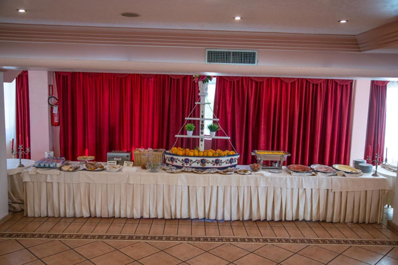 גיארדיני נאקסוס Assinos Palace Hotel מראה חיצוני תמונה