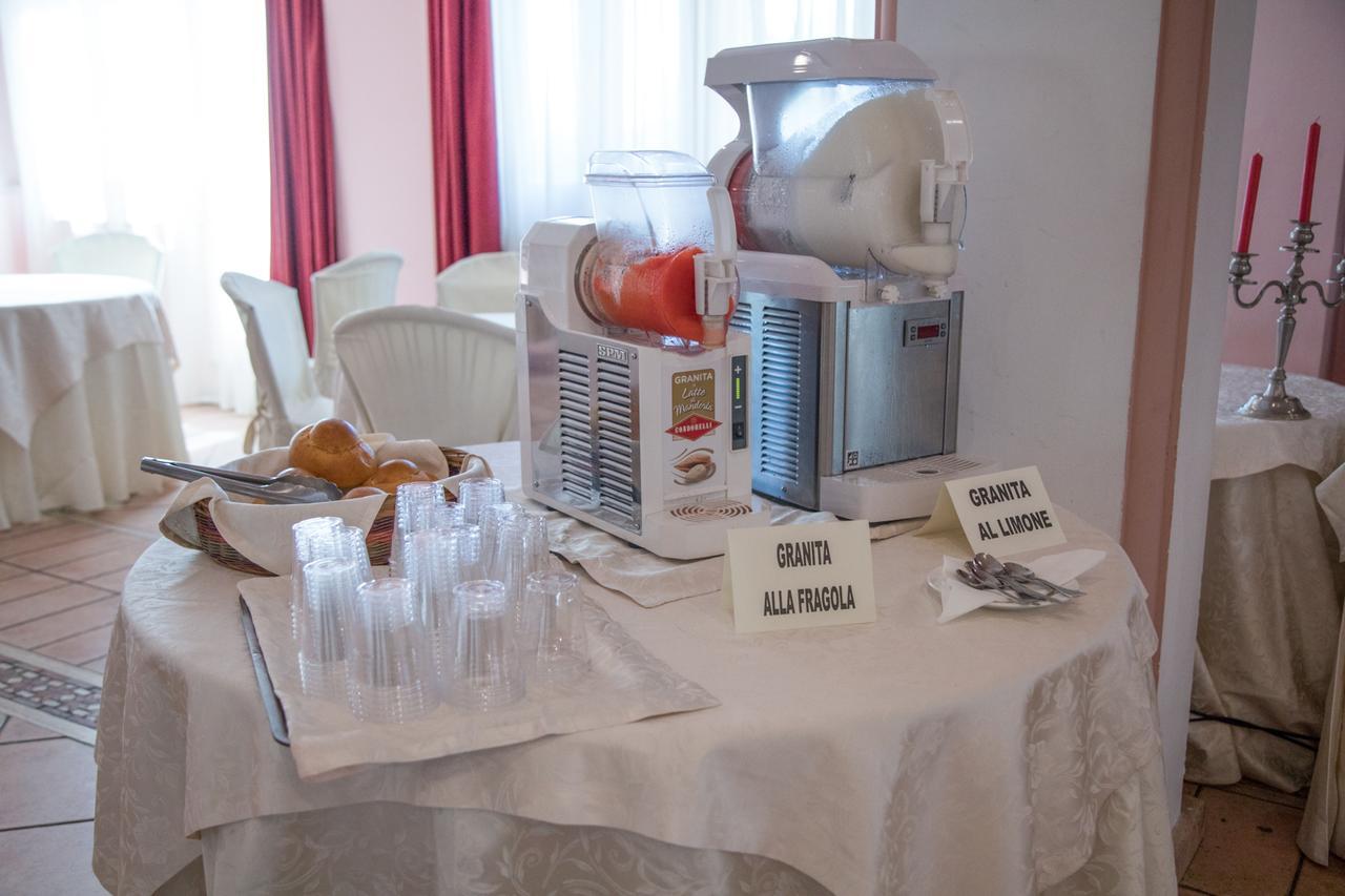 גיארדיני נאקסוס Assinos Palace Hotel מראה חיצוני תמונה