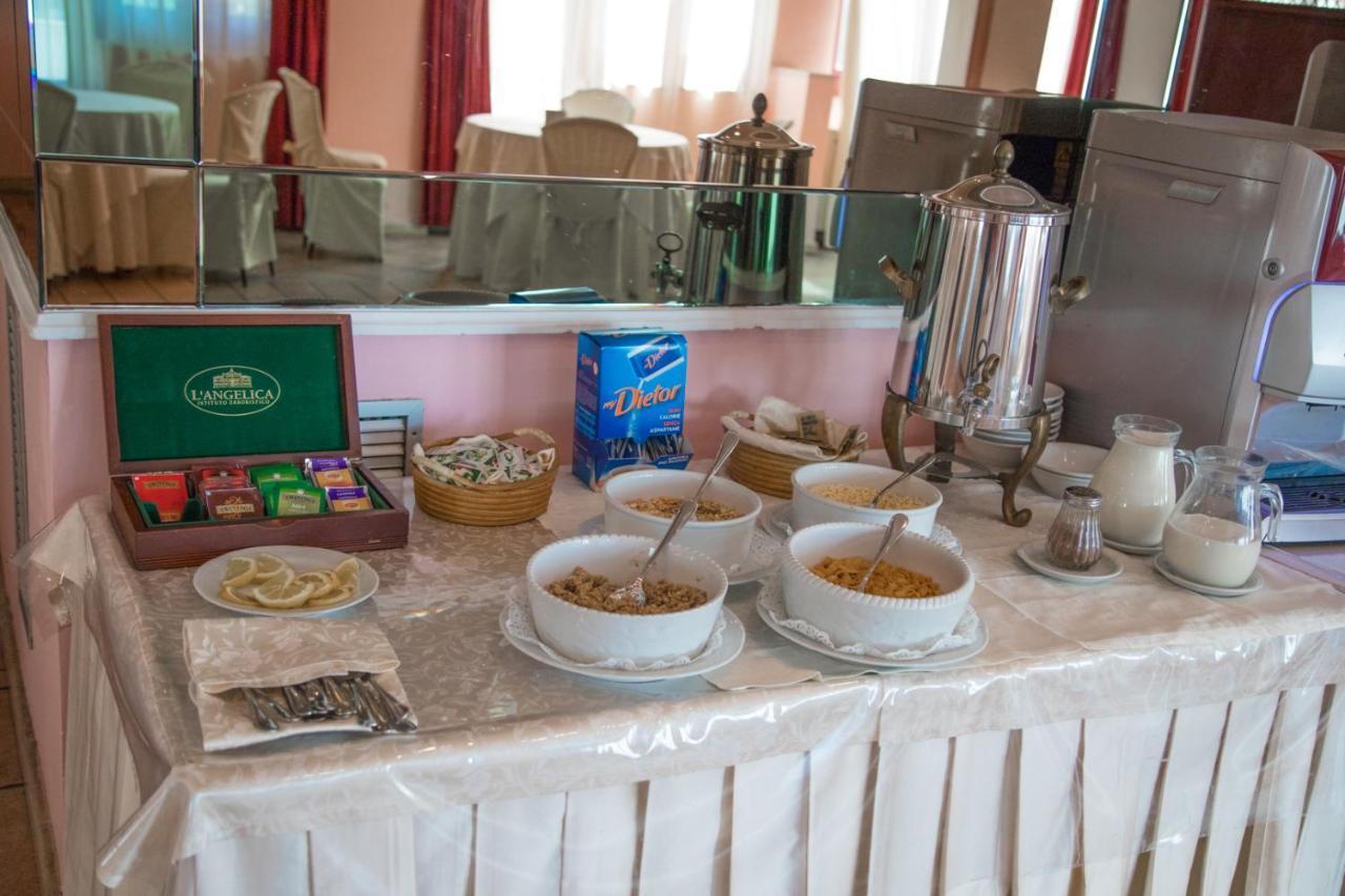 גיארדיני נאקסוס Assinos Palace Hotel מראה חיצוני תמונה