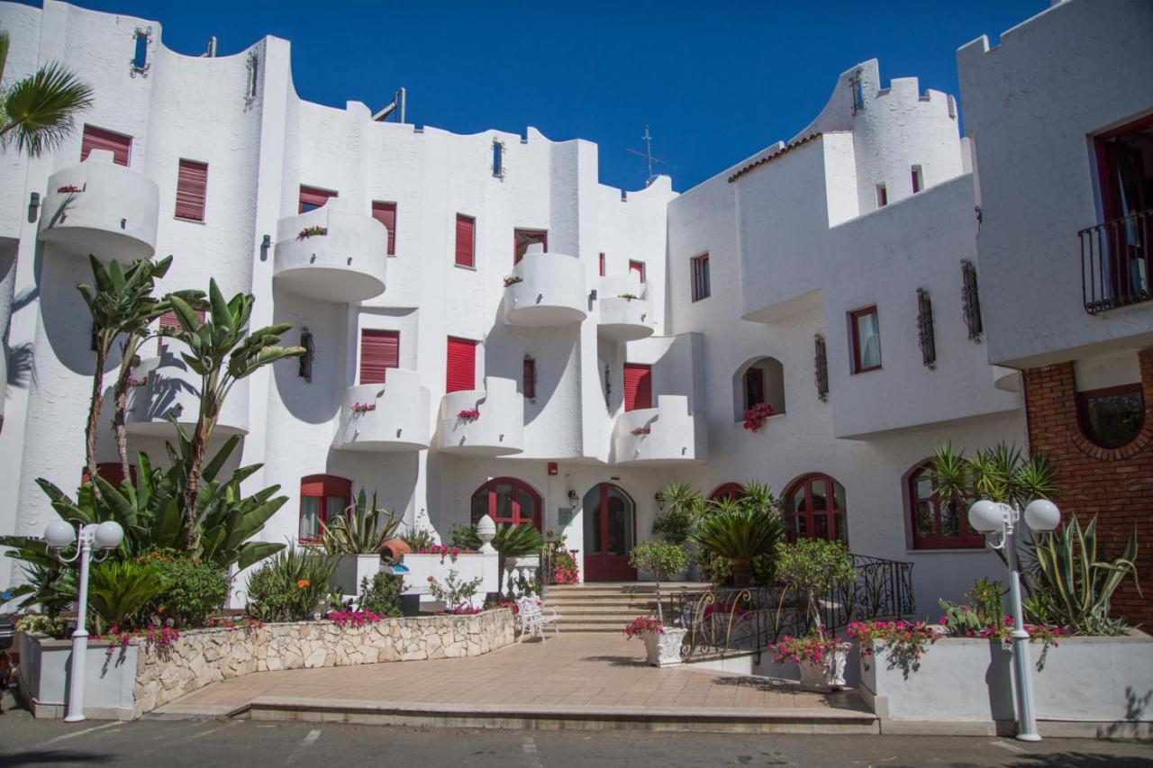 גיארדיני נאקסוס Assinos Palace Hotel מראה חיצוני תמונה