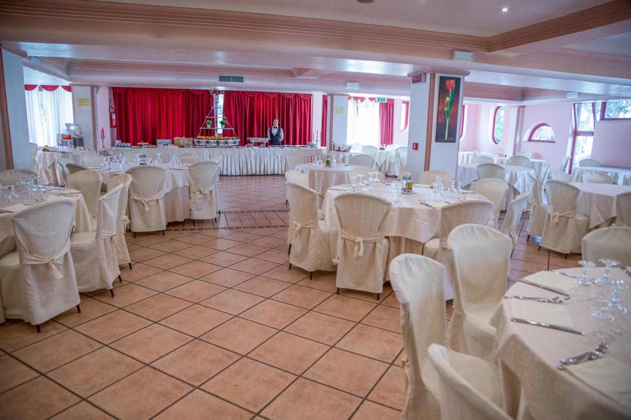 גיארדיני נאקסוס Assinos Palace Hotel מראה חיצוני תמונה