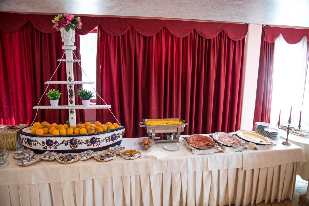 גיארדיני נאקסוס Assinos Palace Hotel מראה חיצוני תמונה