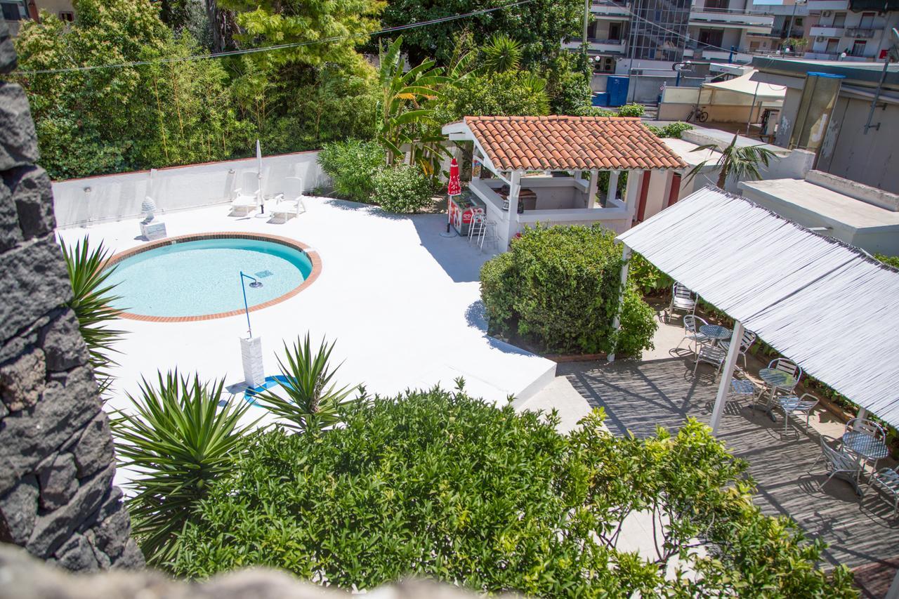 גיארדיני נאקסוס Assinos Palace Hotel מראה חיצוני תמונה