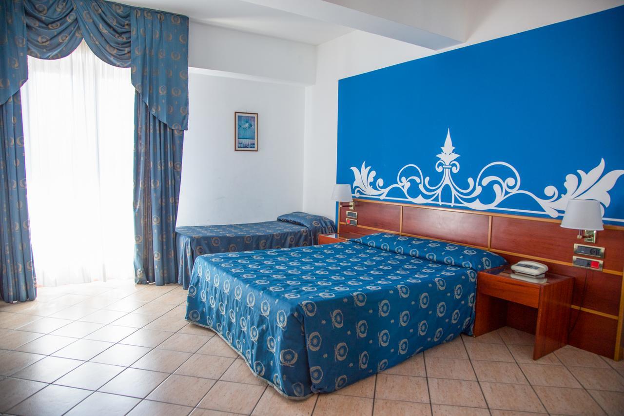 גיארדיני נאקסוס Assinos Palace Hotel מראה חיצוני תמונה