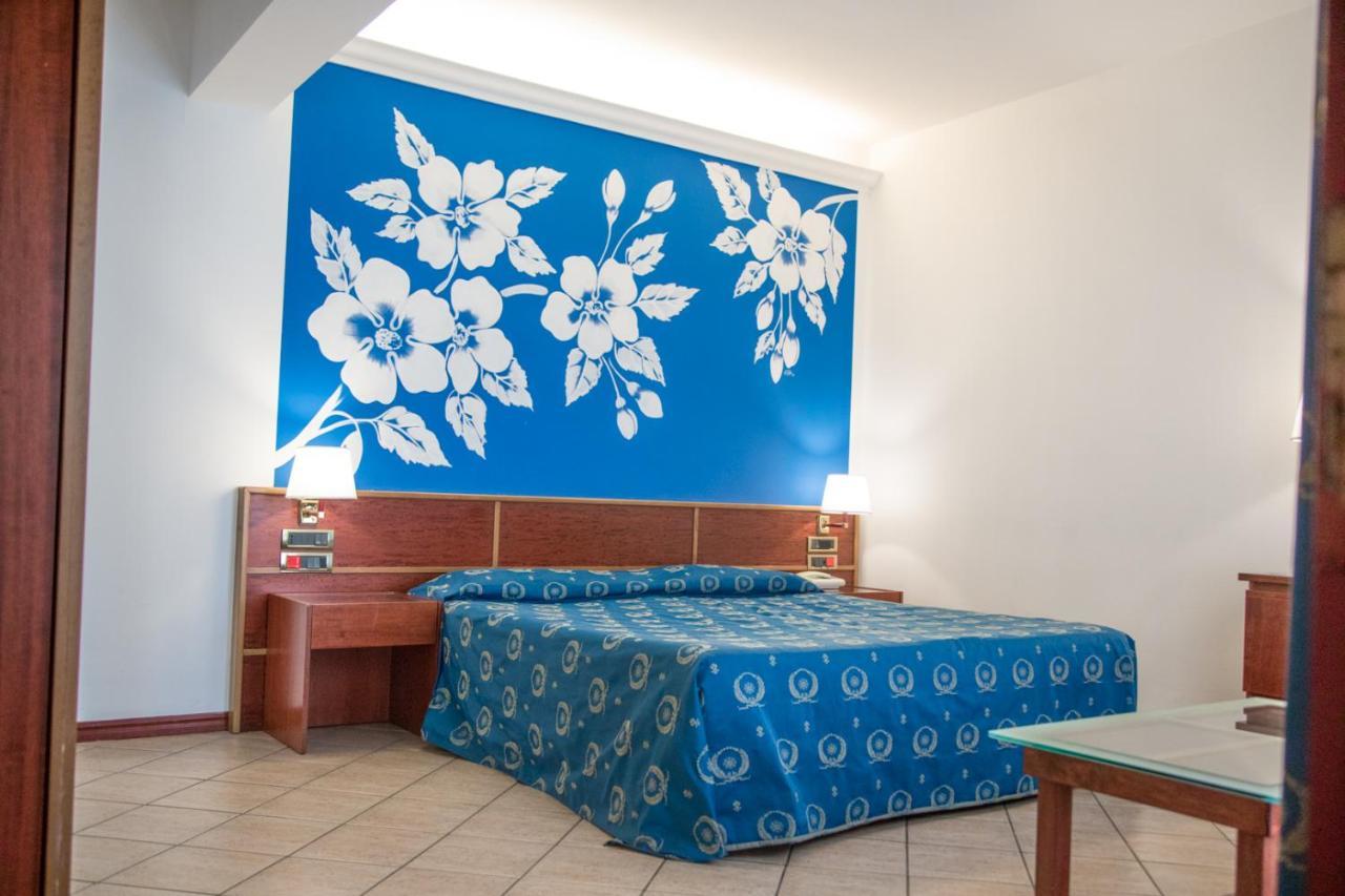 גיארדיני נאקסוס Assinos Palace Hotel מראה חיצוני תמונה
