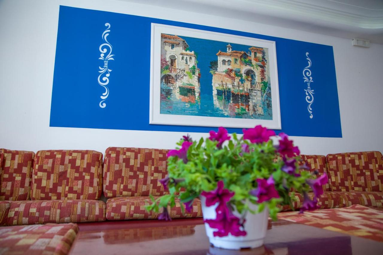 גיארדיני נאקסוס Assinos Palace Hotel מראה חיצוני תמונה