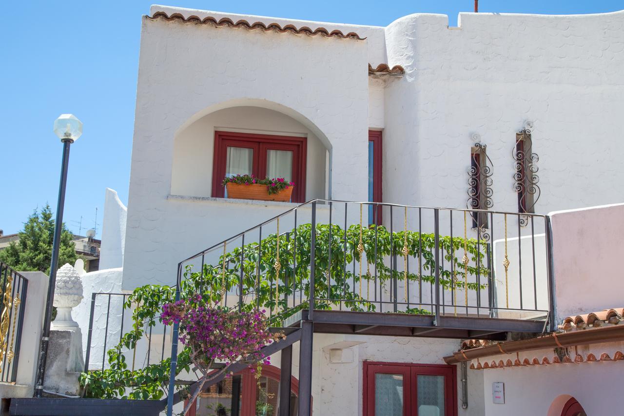 גיארדיני נאקסוס Assinos Palace Hotel מראה חיצוני תמונה