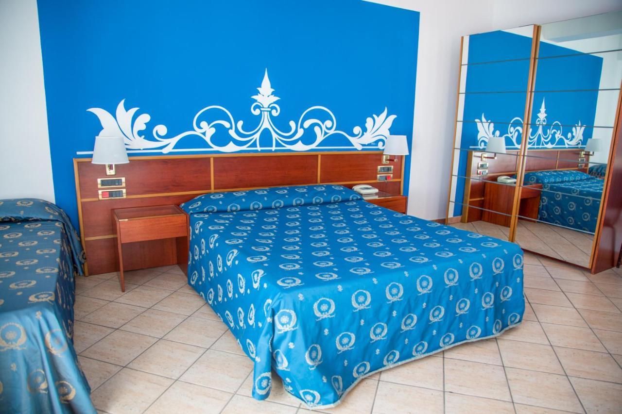 גיארדיני נאקסוס Assinos Palace Hotel מראה חיצוני תמונה
